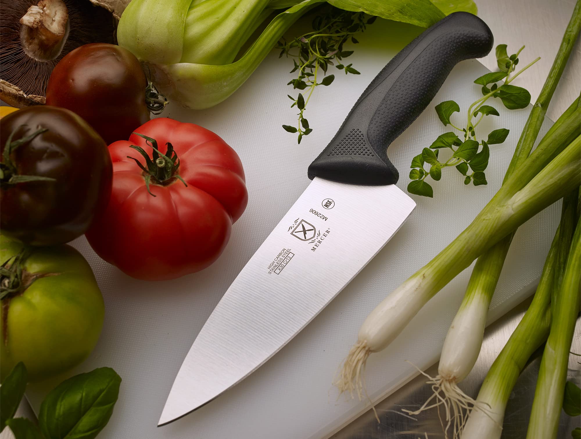 Mercer Culinary profil du couteau sur planche indiquant stabilité