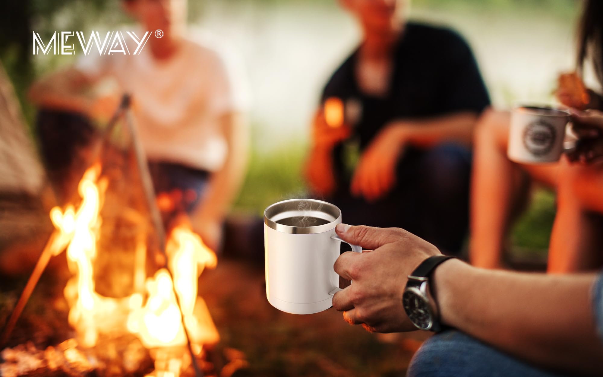 MEWAY gobelet posé en camping illustrant robustesse et usage extérieur