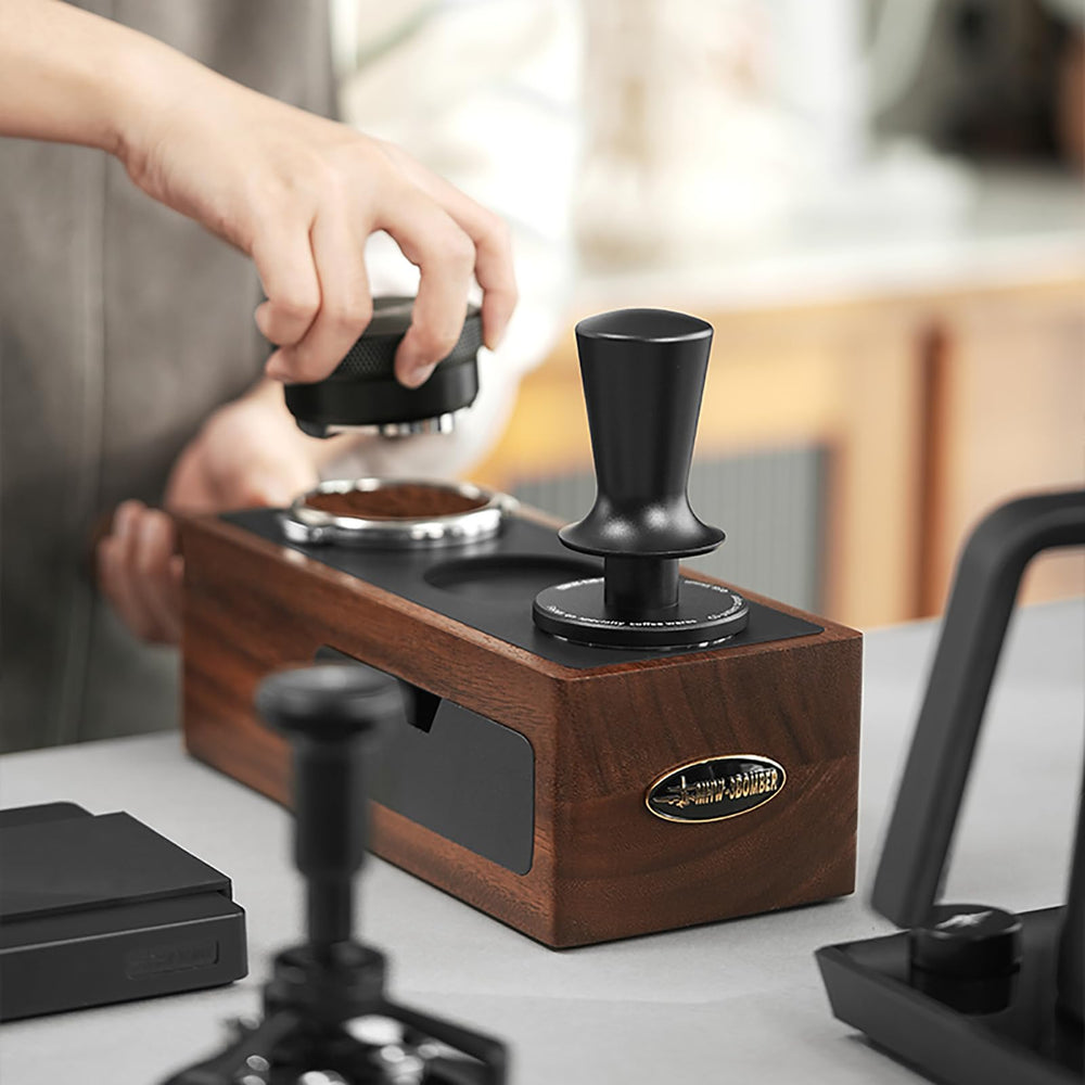MHW-3BOMBER en contexte café, outil professionnel pour extraction constante