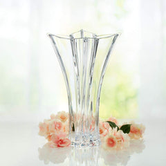 Vase Mikasa Florale rempli d’un bouquet lumineux pour inspirer une mise en scène