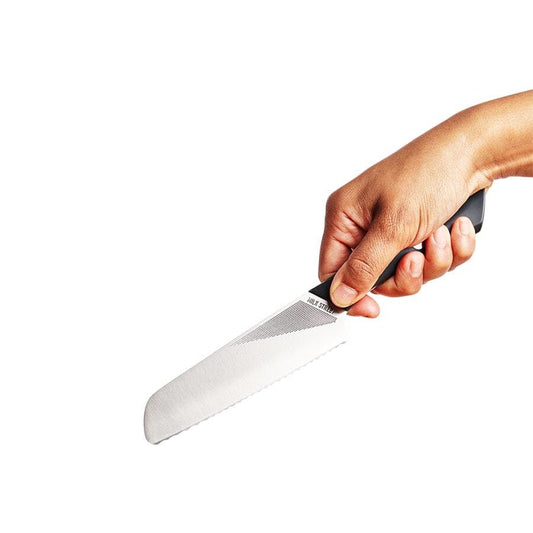 Christopher Kimball's Milk Street profil de la lame 14 cm montrant le tranchant durable