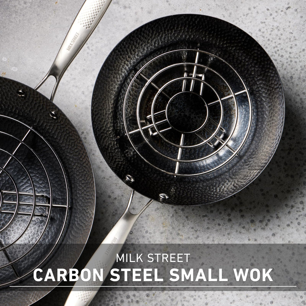 Milk Street détail martelage surface qui améliore l'antiadhérence