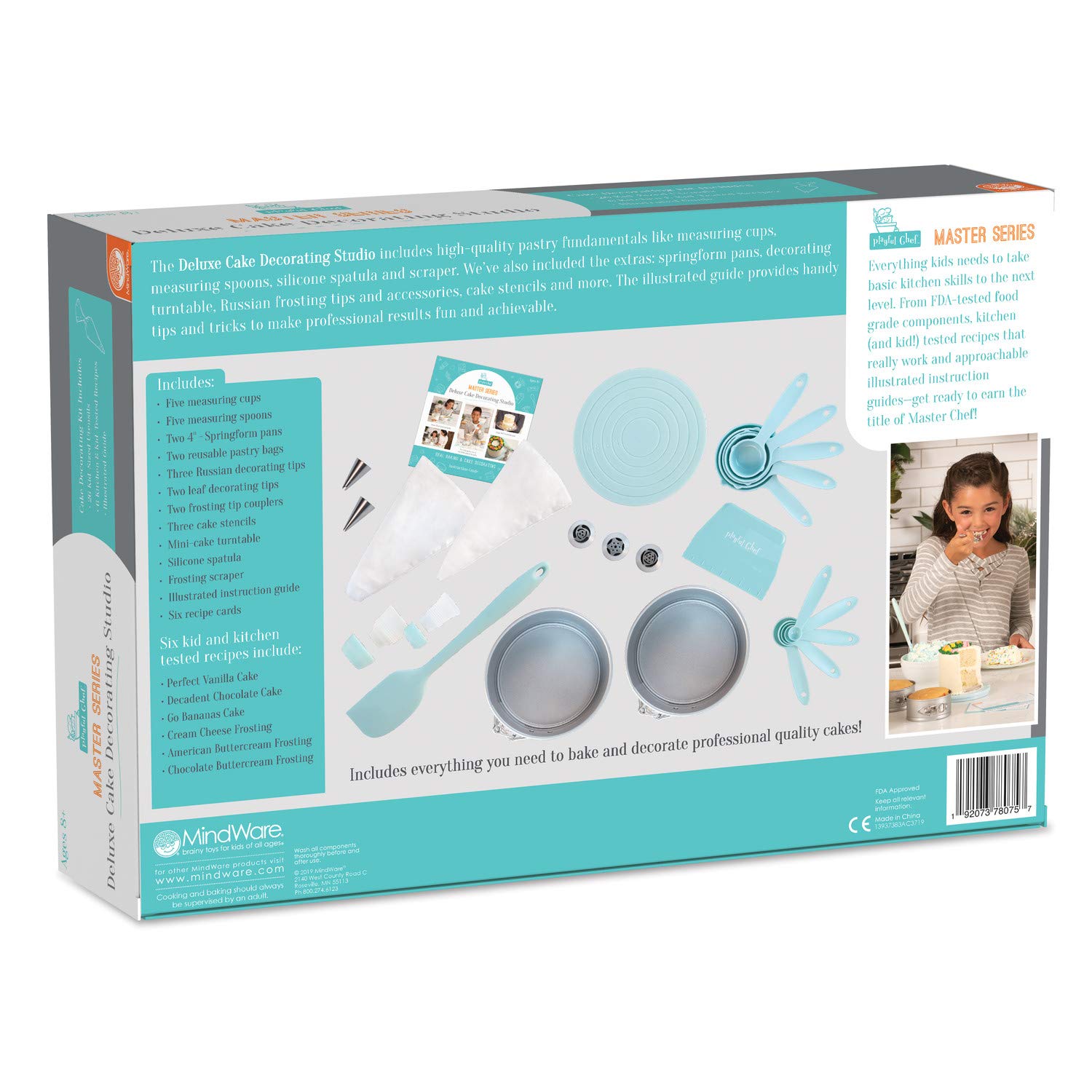 MindWare Playful Chef comparaison d'échelle montrant outils adaptés aux mains d'enfants