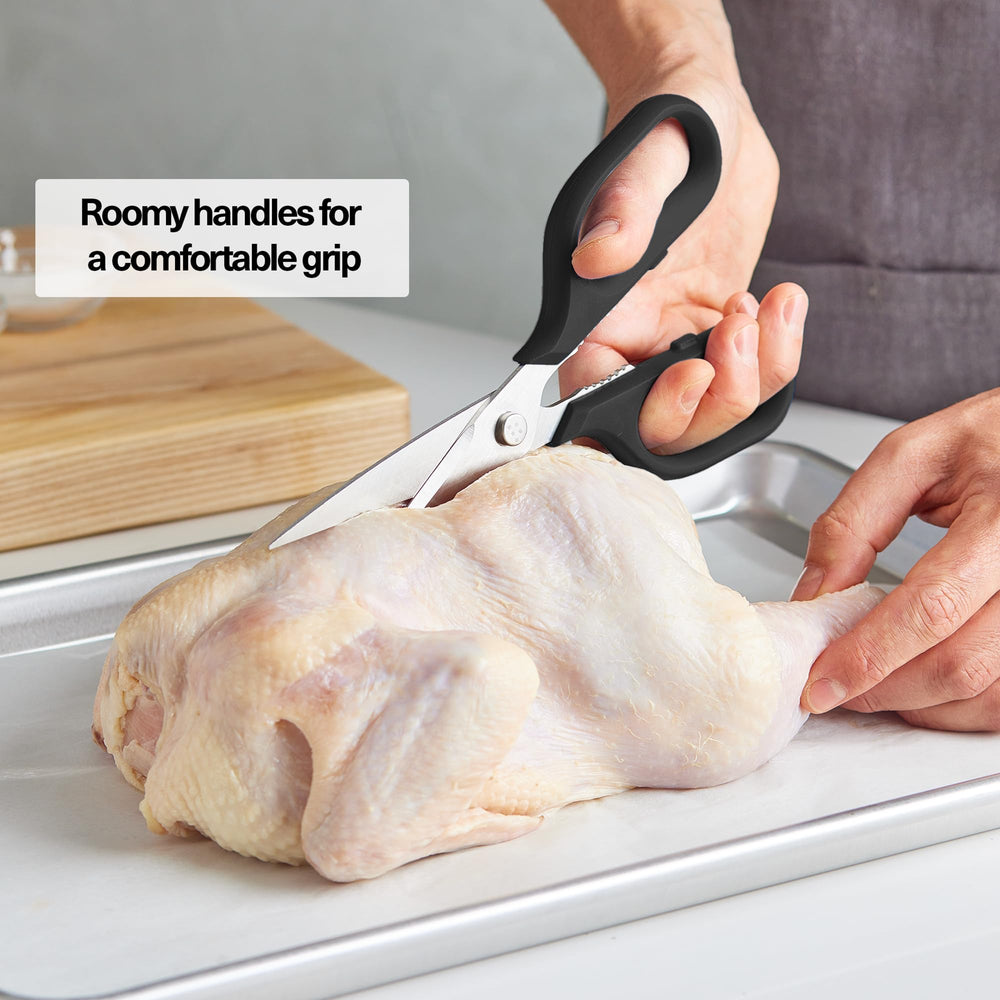 Misen ciseaux coupant une volaille pour gain de temps en cuisine