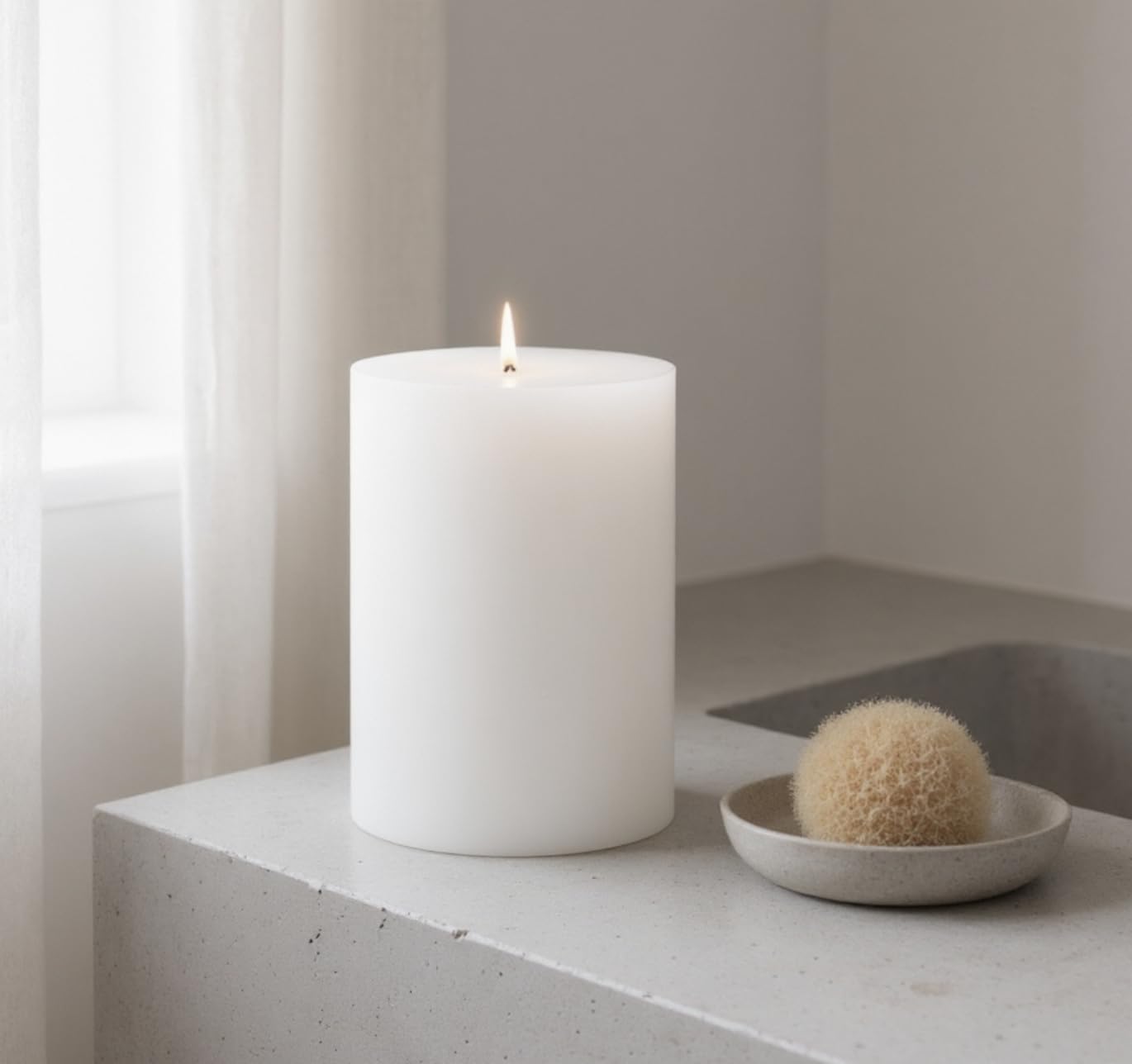 Mister Candle bougie allumée scène d'ambiance lumière douce
