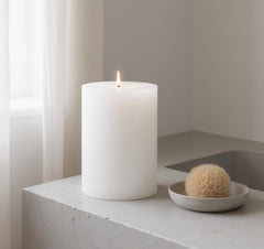 Mister Candle bougie allumée scène d'ambiance lumière douce