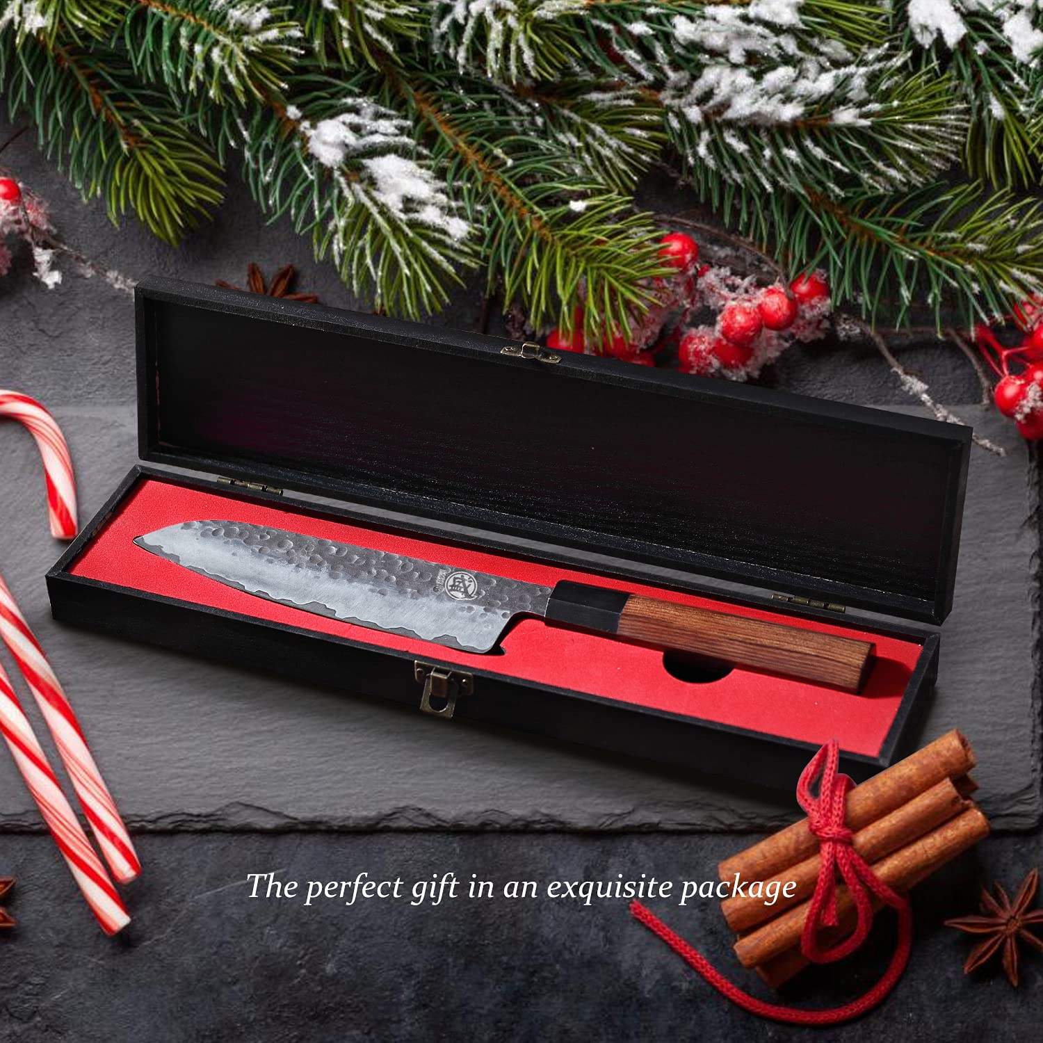 MITSUMOTO SAKARI couteau Santoku en usage coupant légumes rapidement et proprement