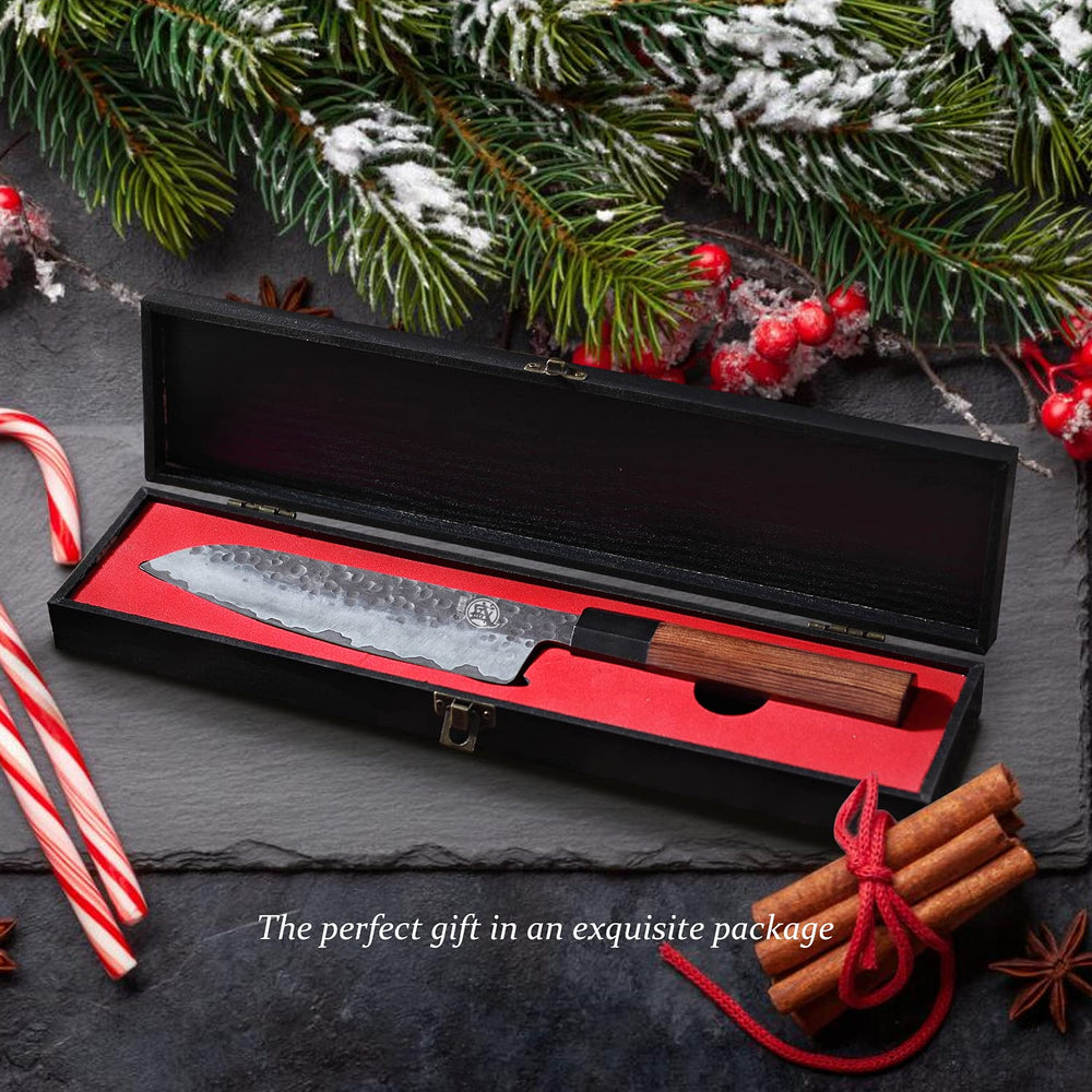 MITSUMOTO SAKARI couteau Santoku en usage coupant légumes rapidement et proprement