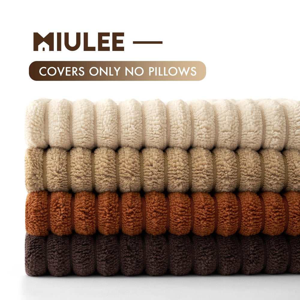MIULEE détail du motif rayé ajoutant caractère et subtilité décorative