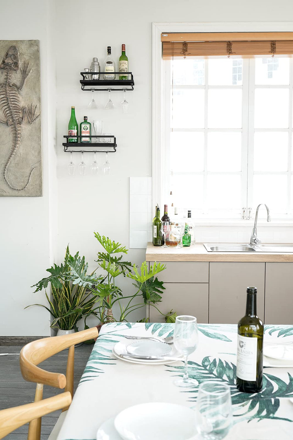Mkono gros plan sur bois récupéré montrant texture chaleureuse et caractère décoratif