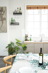 Mkono gros plan sur bois récupéré montrant texture chaleureuse et caractère décoratif