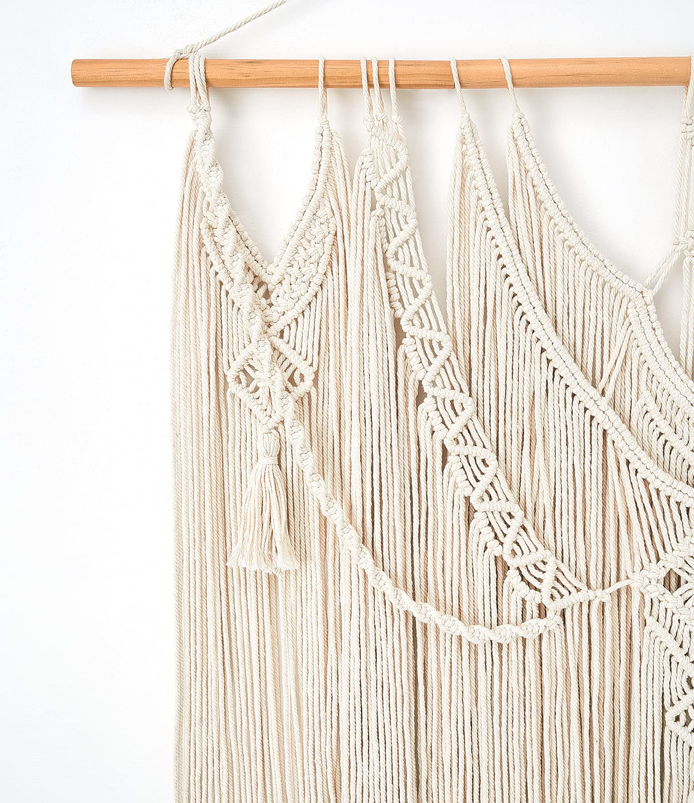 Mkono macramé comme tête de lit ajoutant ambiance bohème