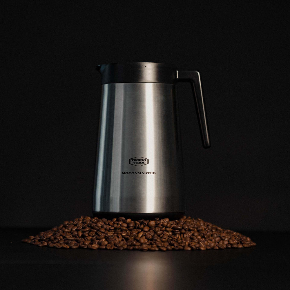 Moccamaster couvercle brew-thru détaillé, versement propre et sans éclaboussures