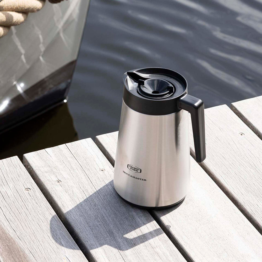 Moccamaster carafe en cuisine, montre style et conservation de la chaleur