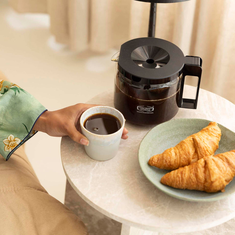 Moccamaster comparaison taille avec tasses, visualise la capacité réelle