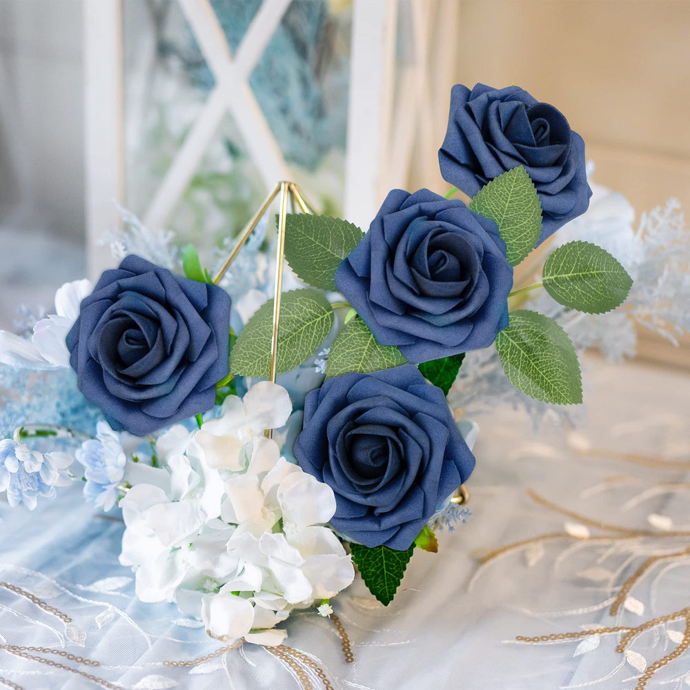 Mocoosy centre de table prêt, fleurs bleu marine apportant élégance