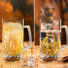 Momugs chope remplie bière avec mousse rehausse présentation