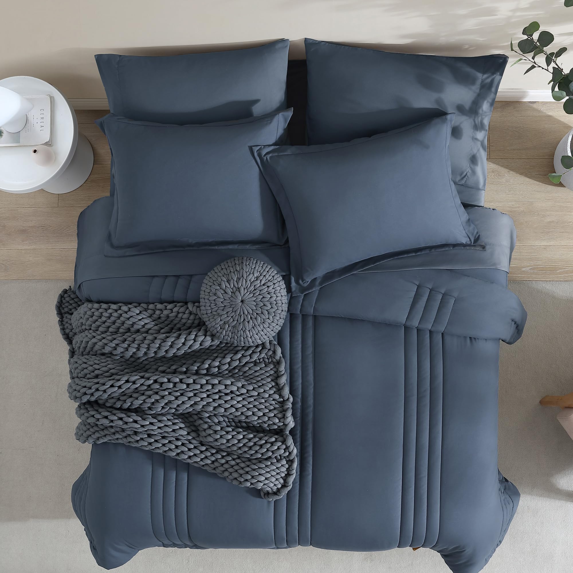 Monbix ensemble lit mis en scène chambre élégant et simplicité décorative