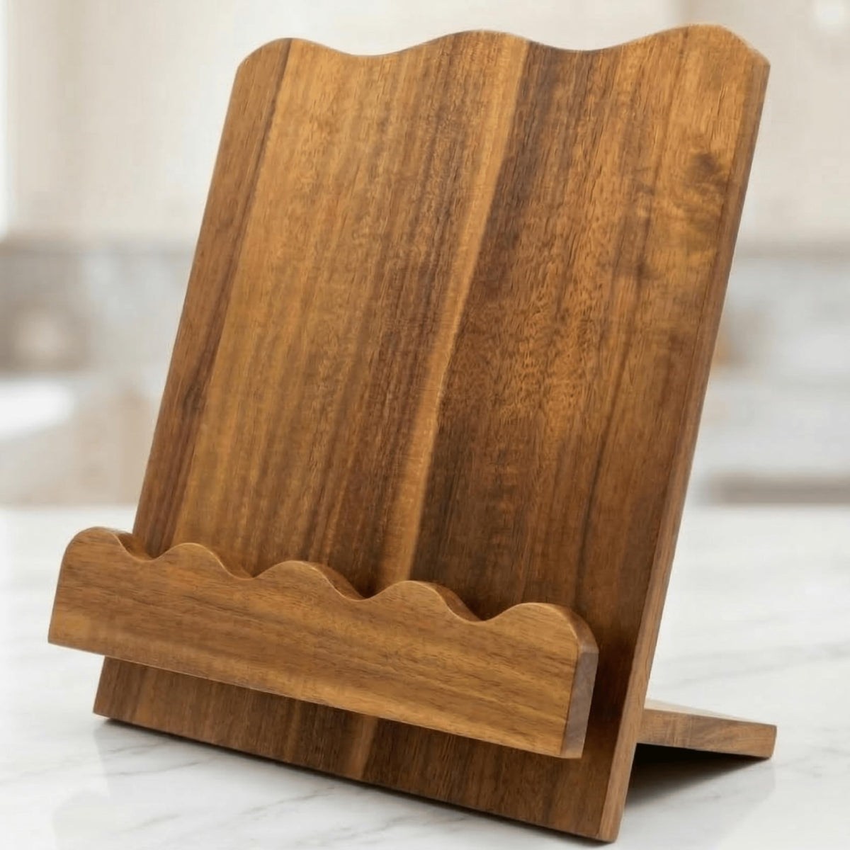Moncur Home support acacia face avant montrant tenue stable et élégance