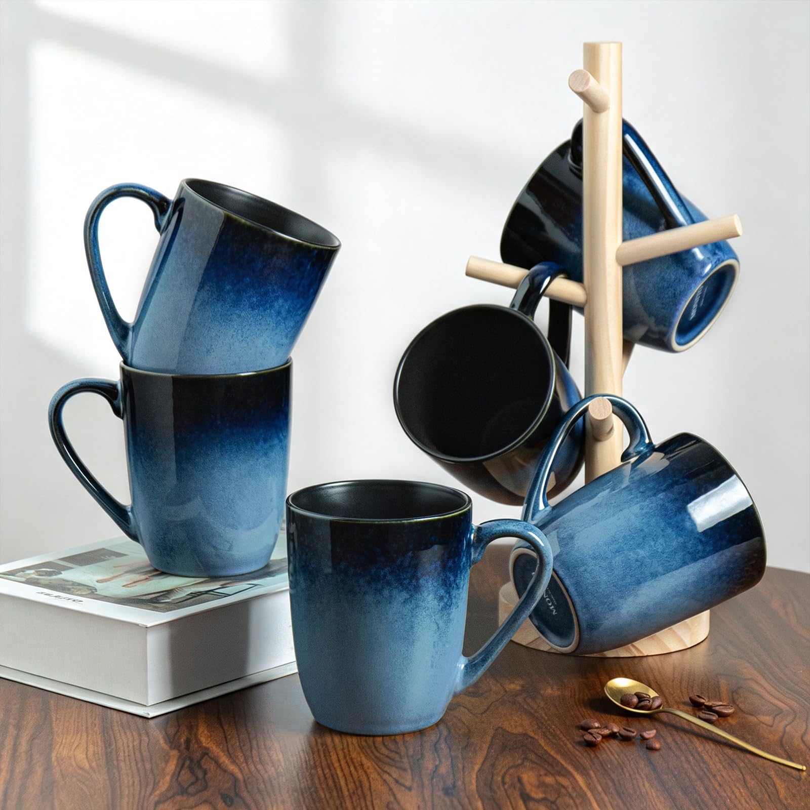 MONITO mug dans mise en scène petit-déjeuner évoquant convivialité