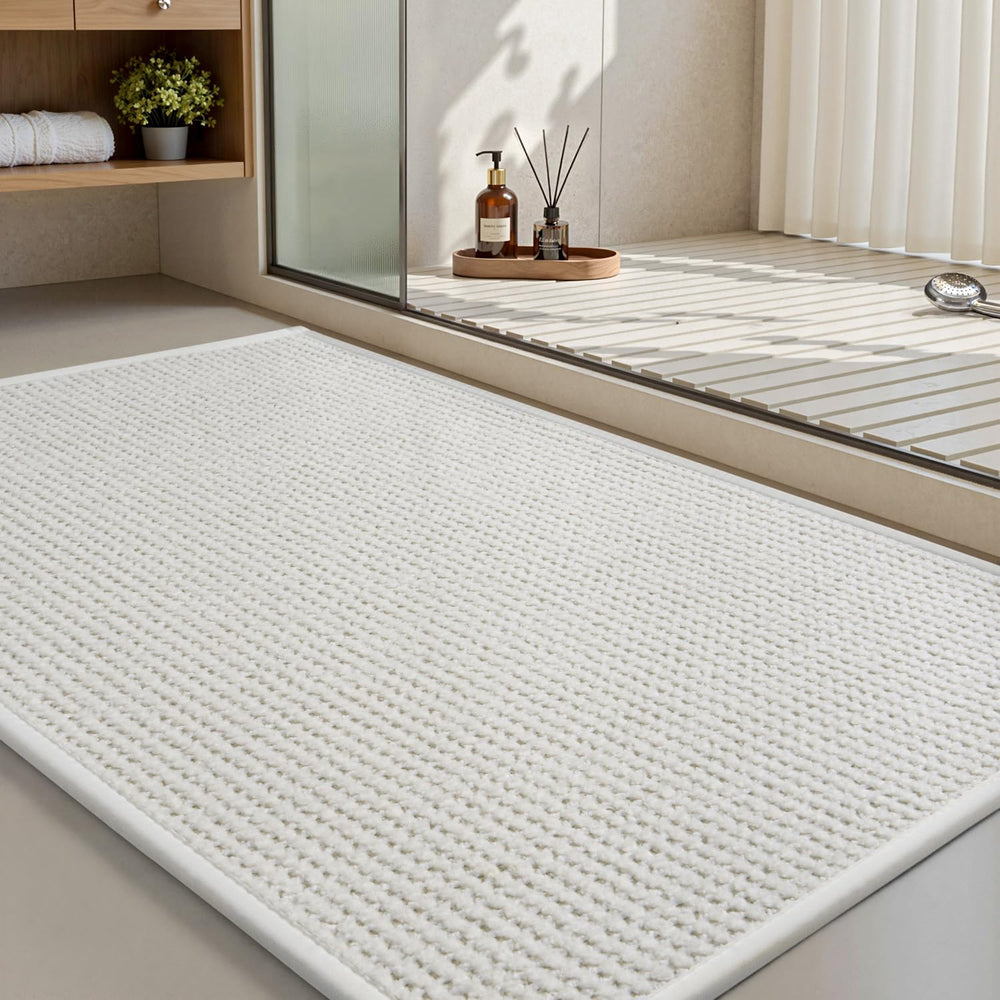 MontVoo vue avant du tapis de bain montrant surface chenille confortable