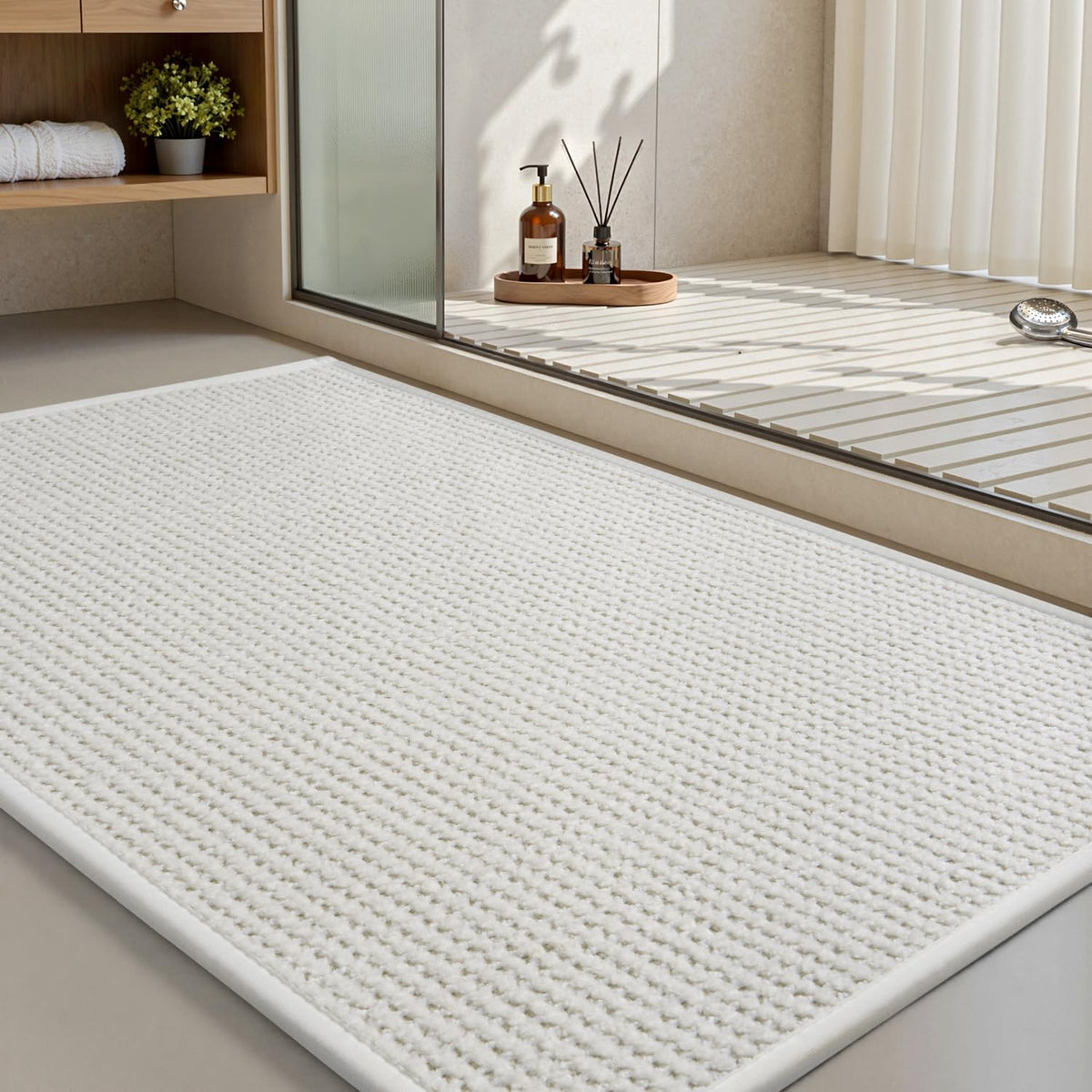 MontVoo vue avant du tapis de bain montrant surface chenille confortable