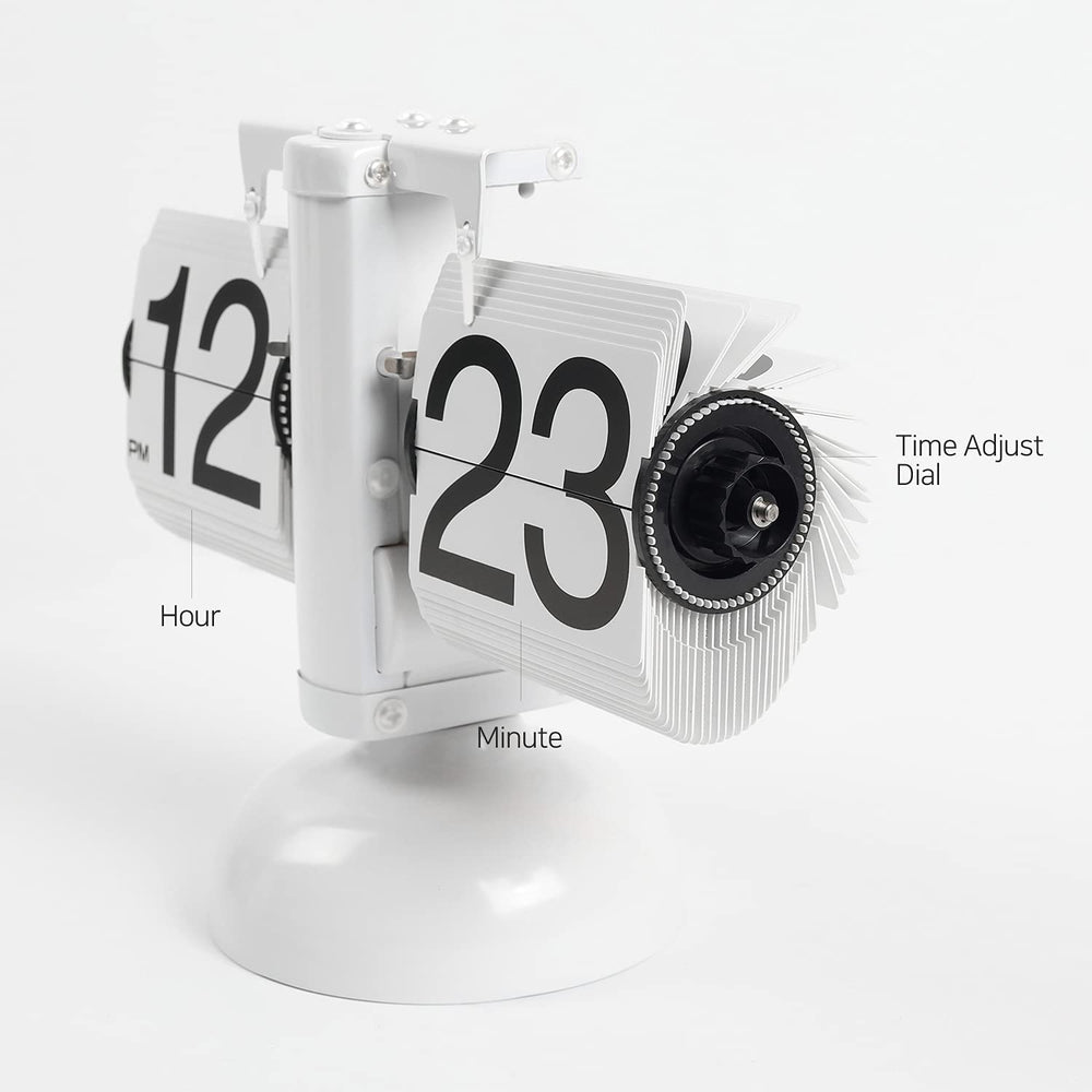 mooas horloge clapet vue oblique affichant silhouette élégante sur bureau