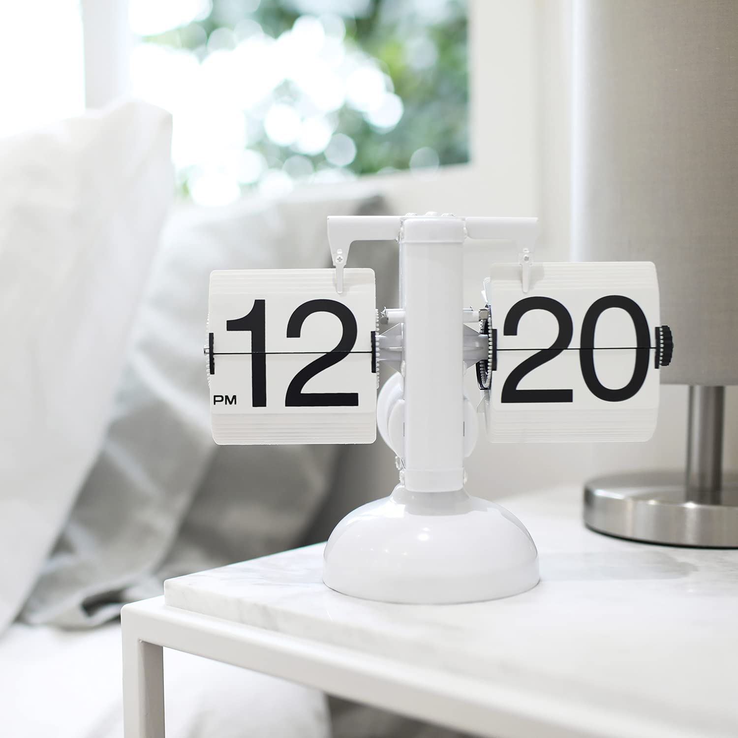 mooas horloge clapet comparaison échelle montrant taille compacte pratique