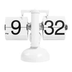 mooas horloge clapet face montrant chiffres lisibles et charme rétro