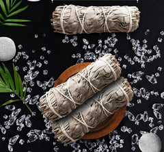 Moonwater Elixirs gros plan sur feuilles de sauge bio montrant texture et qualité