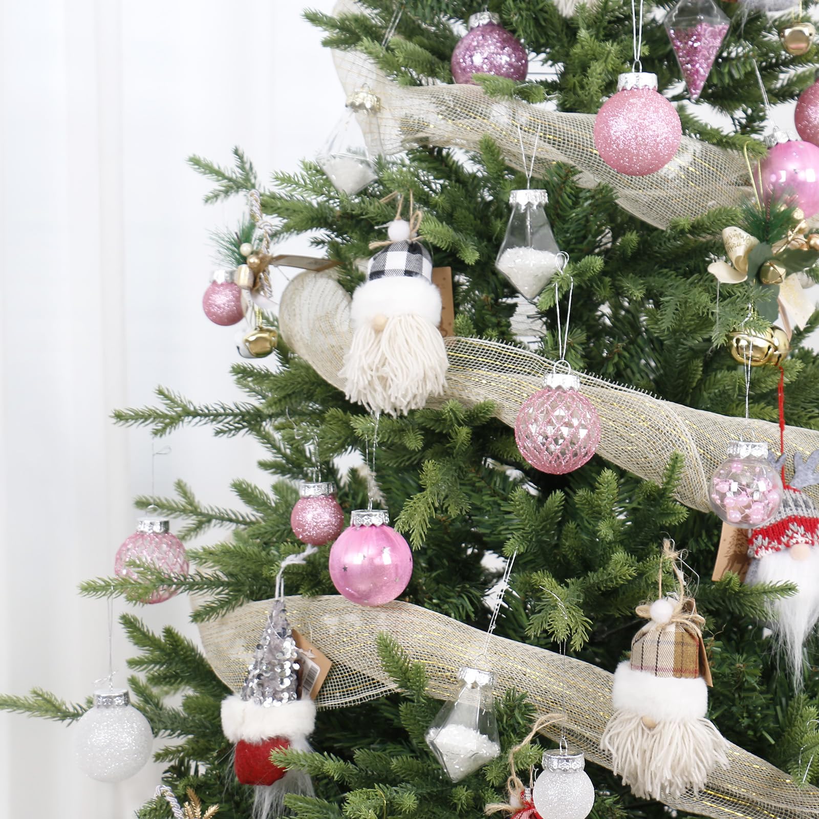 MoonXmas comparaison en main pour visualiser tailles et proportions