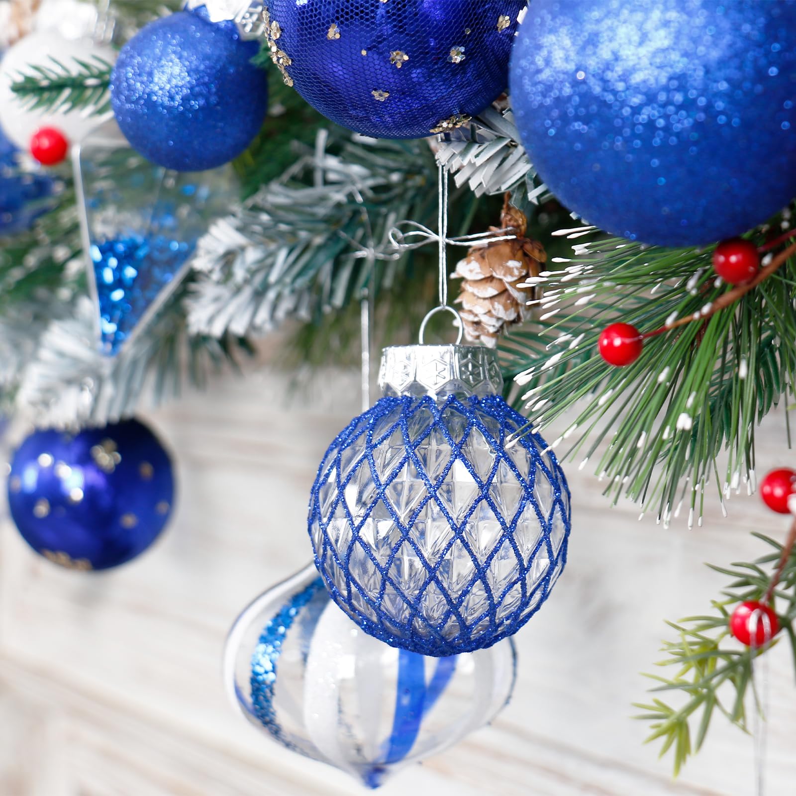 MoonXmas comparaison d'échelle montrant l'effet visuel sur un sapin