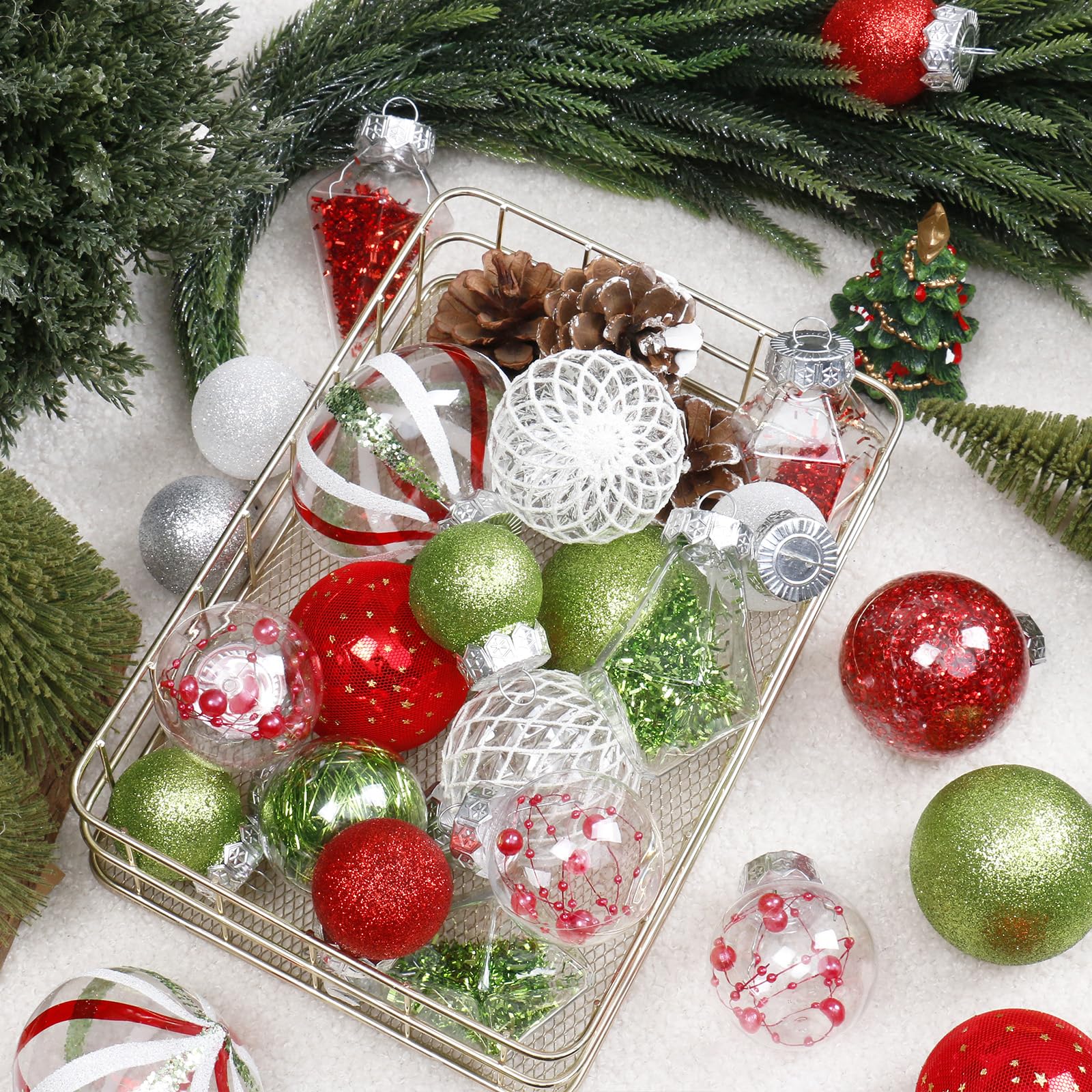 MoonXmas ensemble d’ornements posé sur table pour préparation rapide