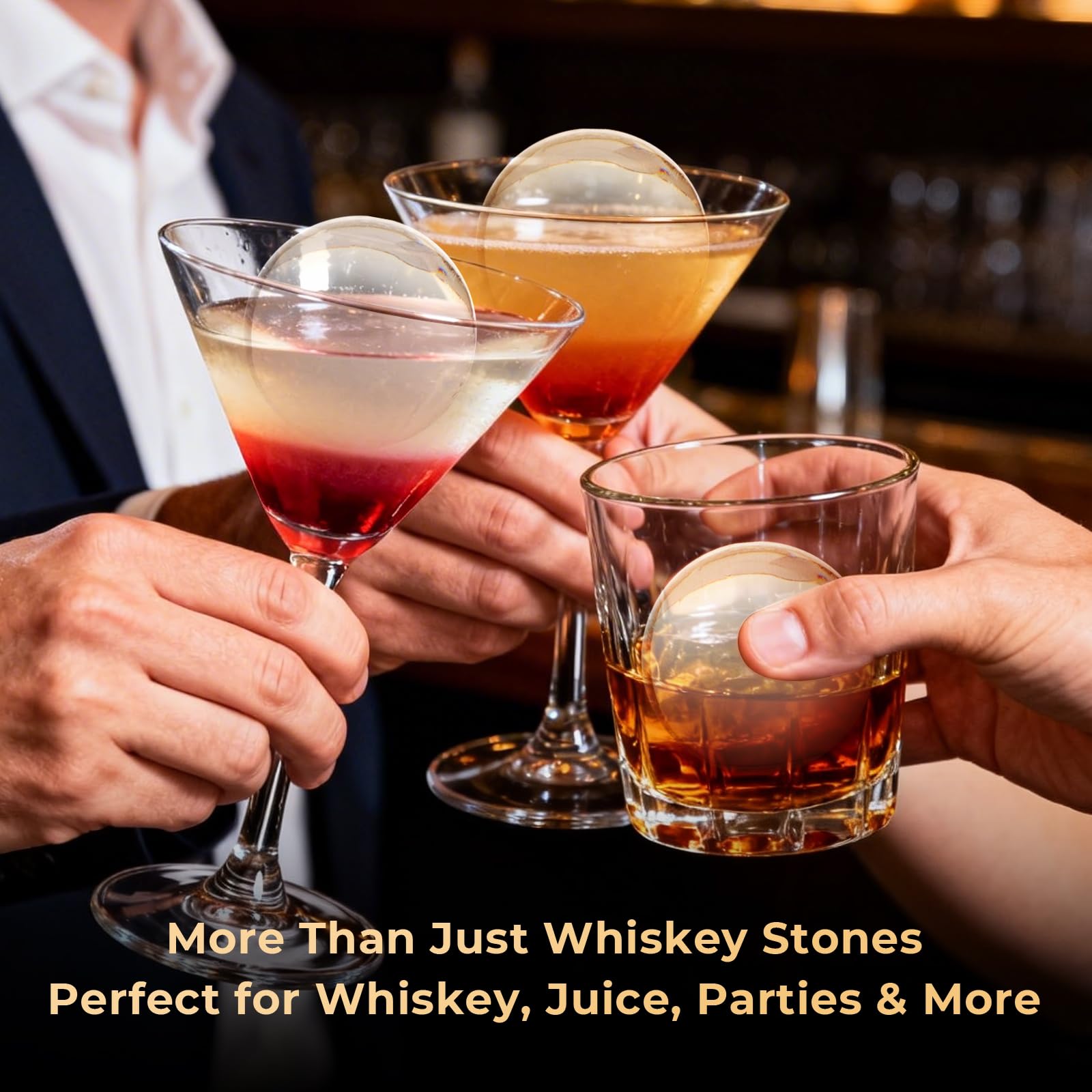 Mooues sphère de glace dans un verre de whisky montrant moindre dilution et style
