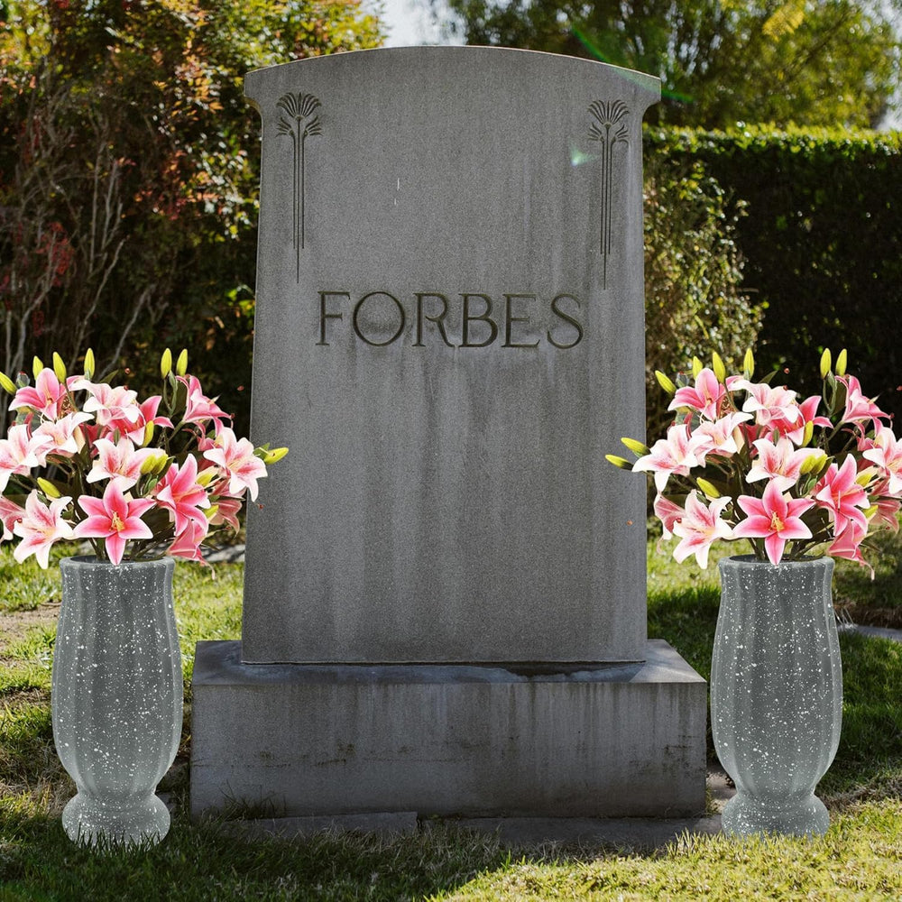 Moriahan vase avec fleurs en situation honorant une tombe