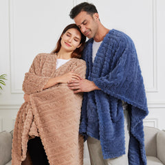 Mowkim châle en usage sur canapé relax confort pour soirées