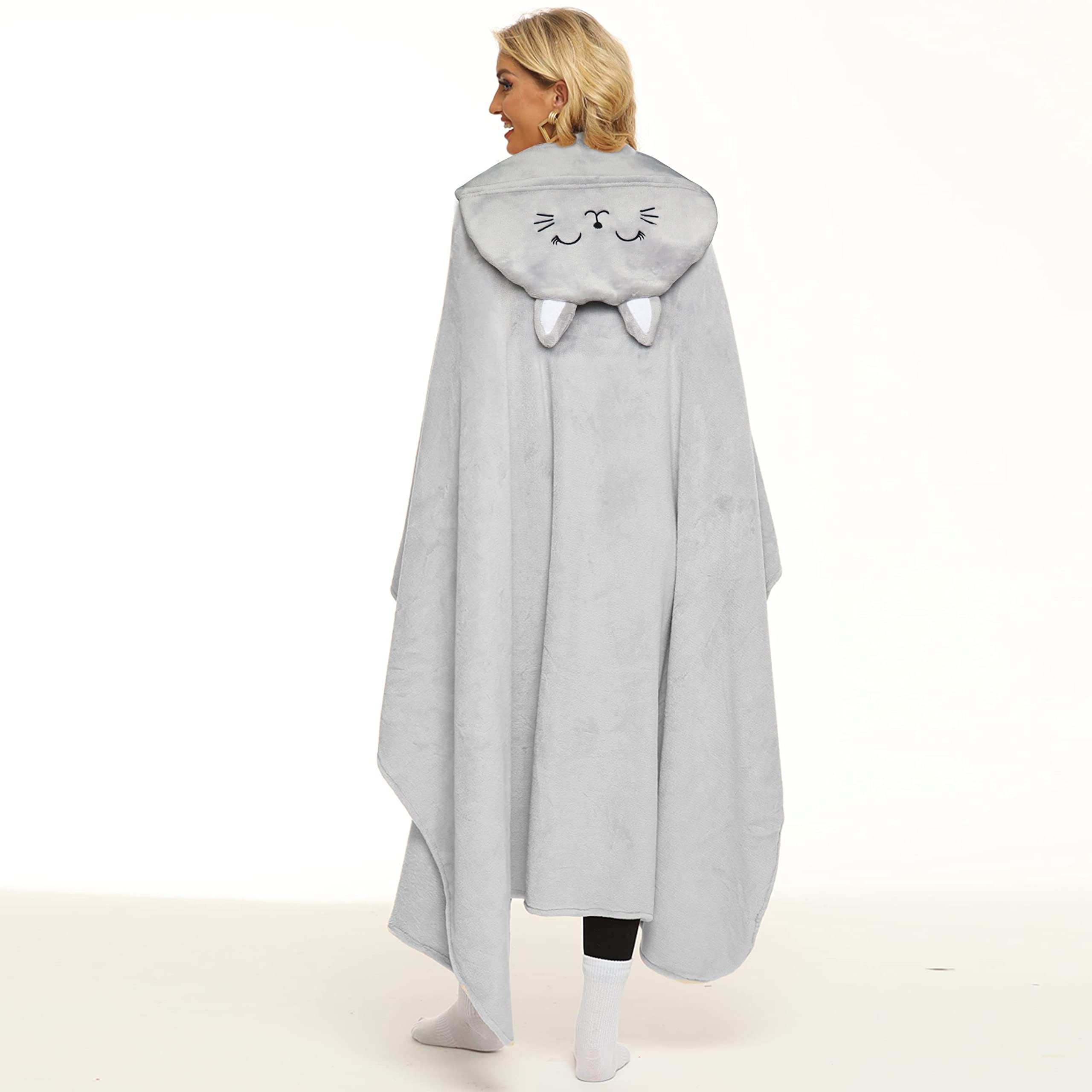 Moyel détail broderie capuche oreilles souligne finition soignée