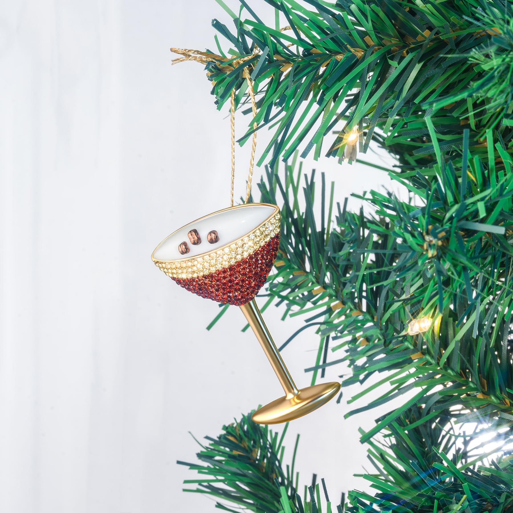 Mrchtmas vue de profil du verre cocktail détaillé, finition brillante