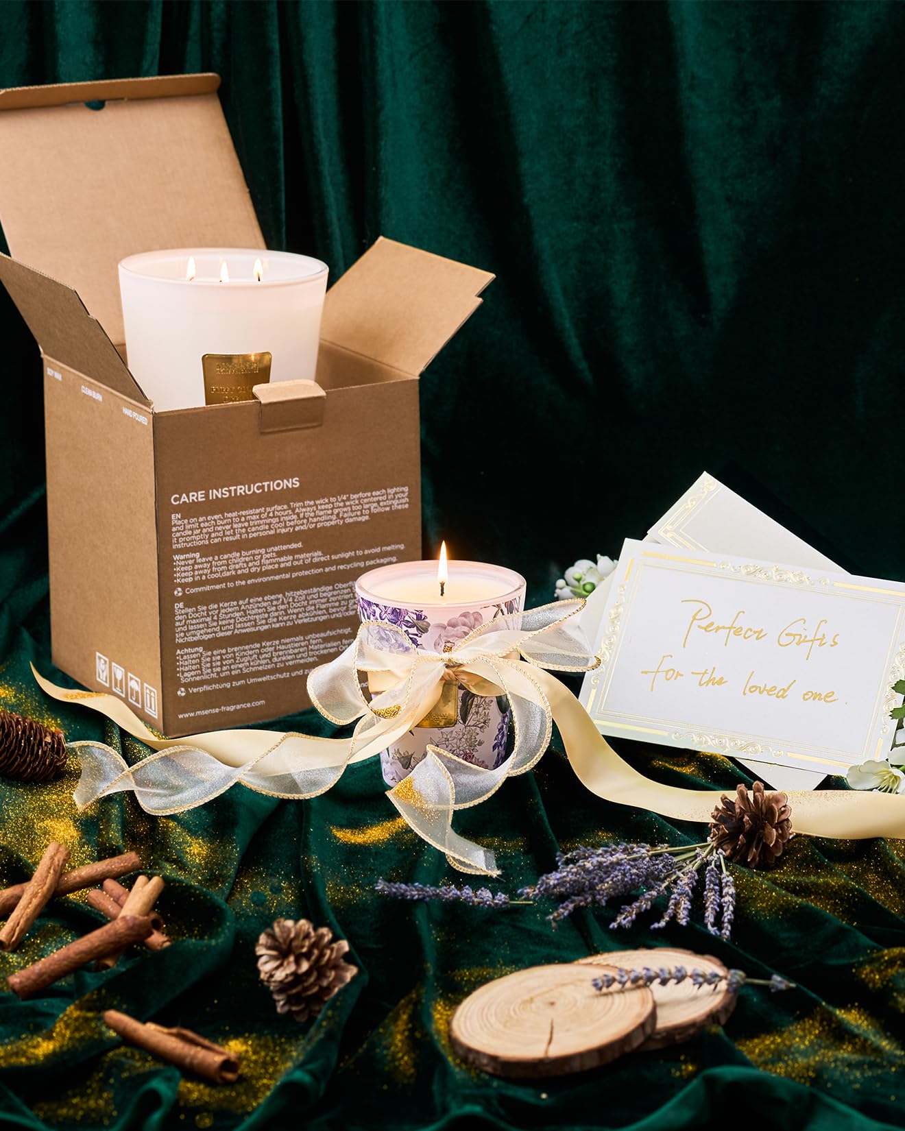 M&SENSE bougie dans boîte cadeau ouverte, prête à offrir avec style