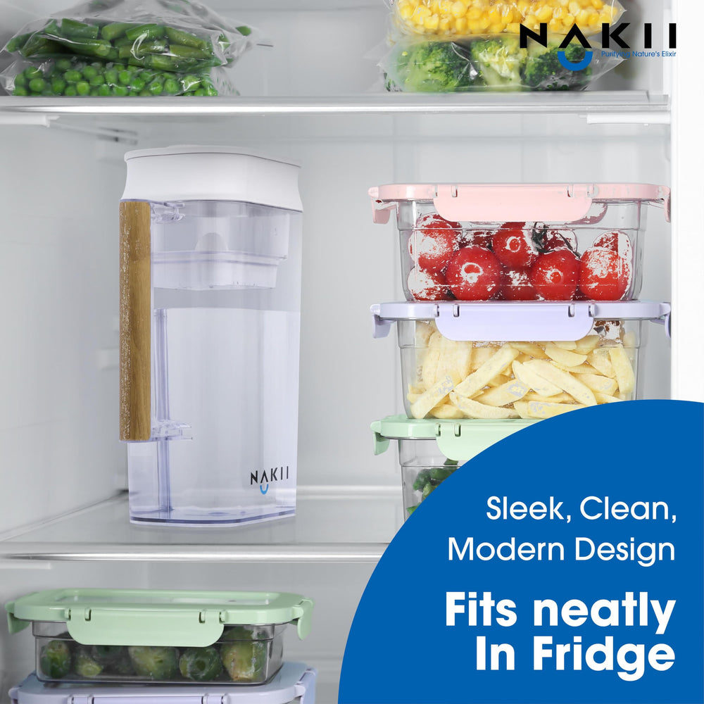 Nakii carafe en situation bureau et cuisine favorisant hydratation quotidienne