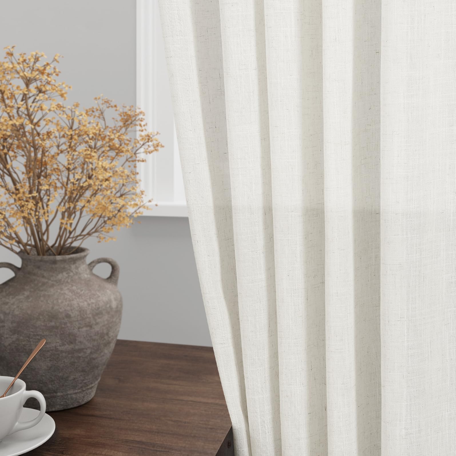 Nanspring rideaux posés dans un salon créant ambiance lumineuse et intimité discrète