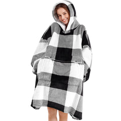 Narecte personne portant la hoodie dans le salon pour chaleur et détente