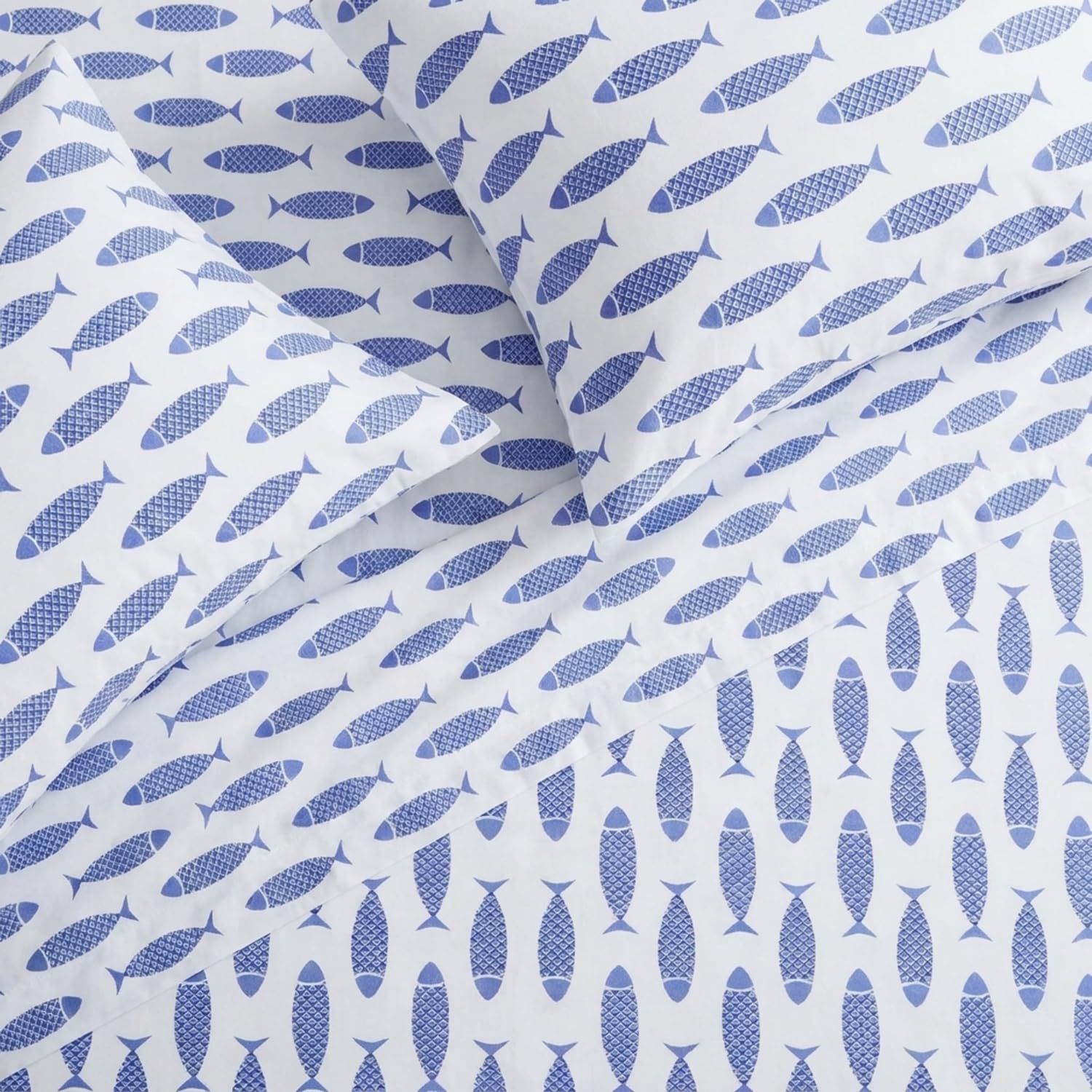 Nautica gros plan motif poissons bleu pour style côtier et coordination facile