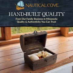 Nautical Cove gros plan fer décoratif ajoutant authenticité et solidité