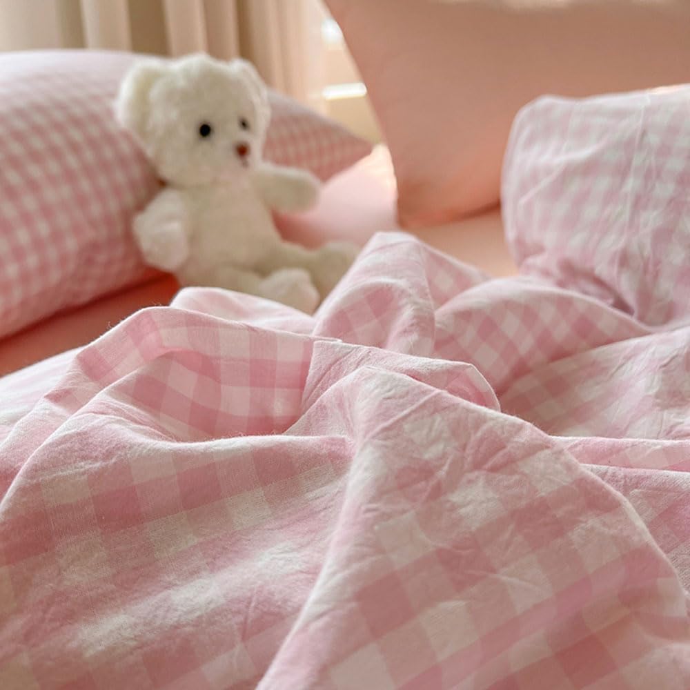 Nayoroom parure en situation sur lit queen montrant esthétique vichy dans une chambre stylée