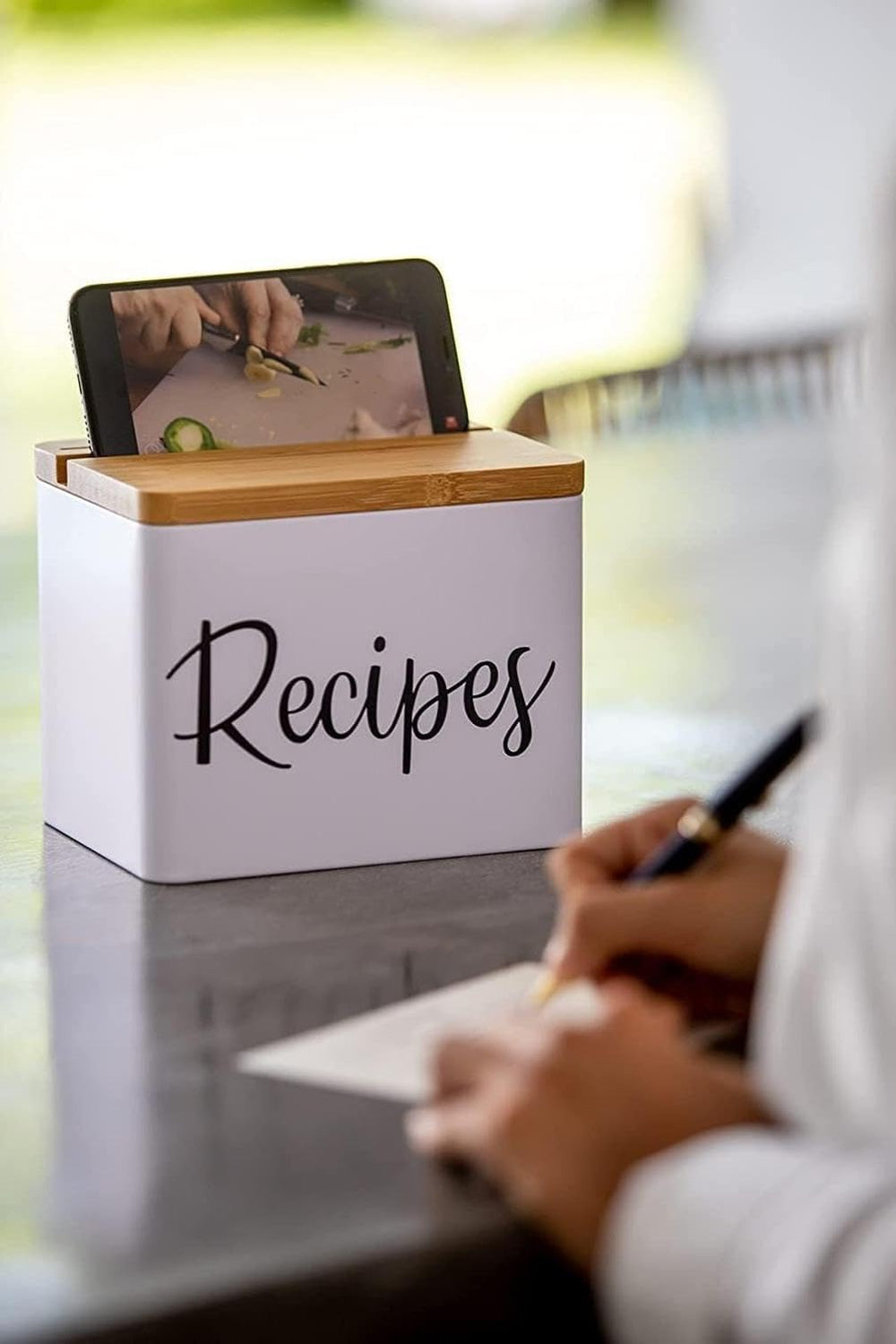 NEAT SECRETS comparaison taille avec main pour visualiser format 4x6 pratique