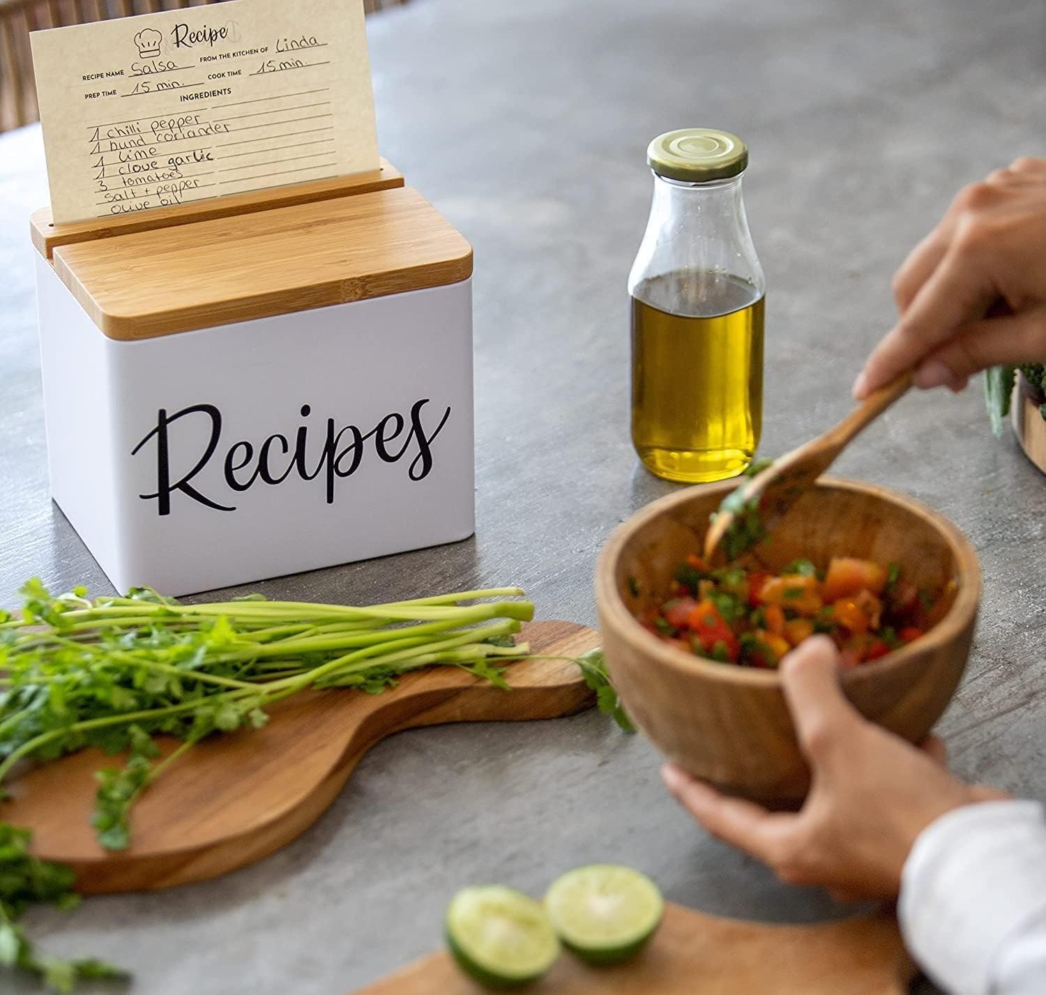 NEAT SECRETS fiche de recette en usage sur plan de travail pour consulter étapes