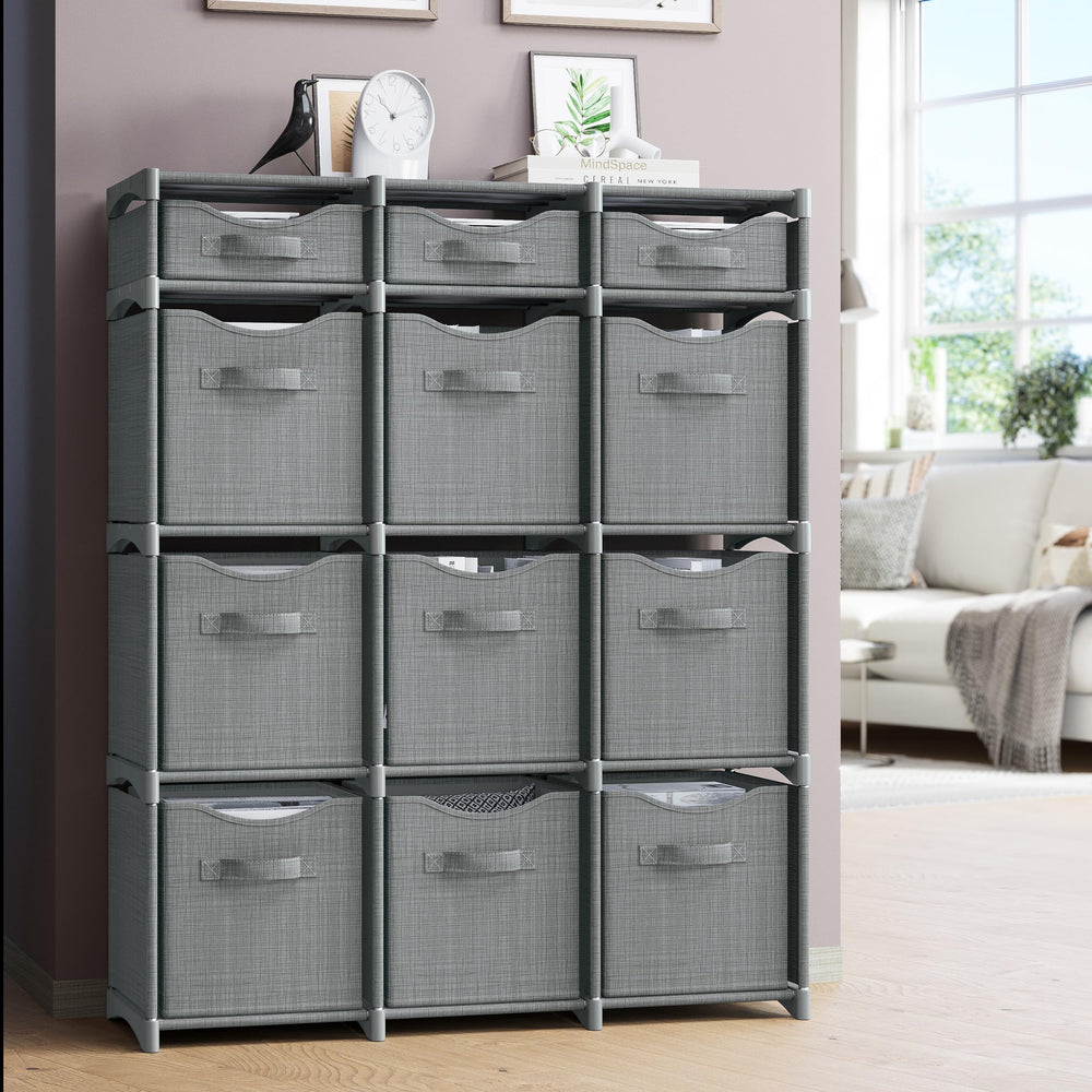 NEATERIZE étagère installée dans un placard optimisant rangement vêtements