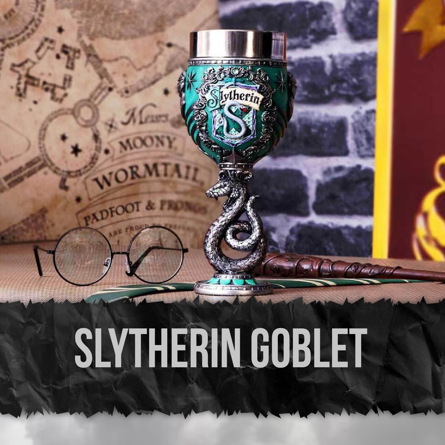 Nemesis Now calice Slytherin profil mettant en valeur la peinture à la main