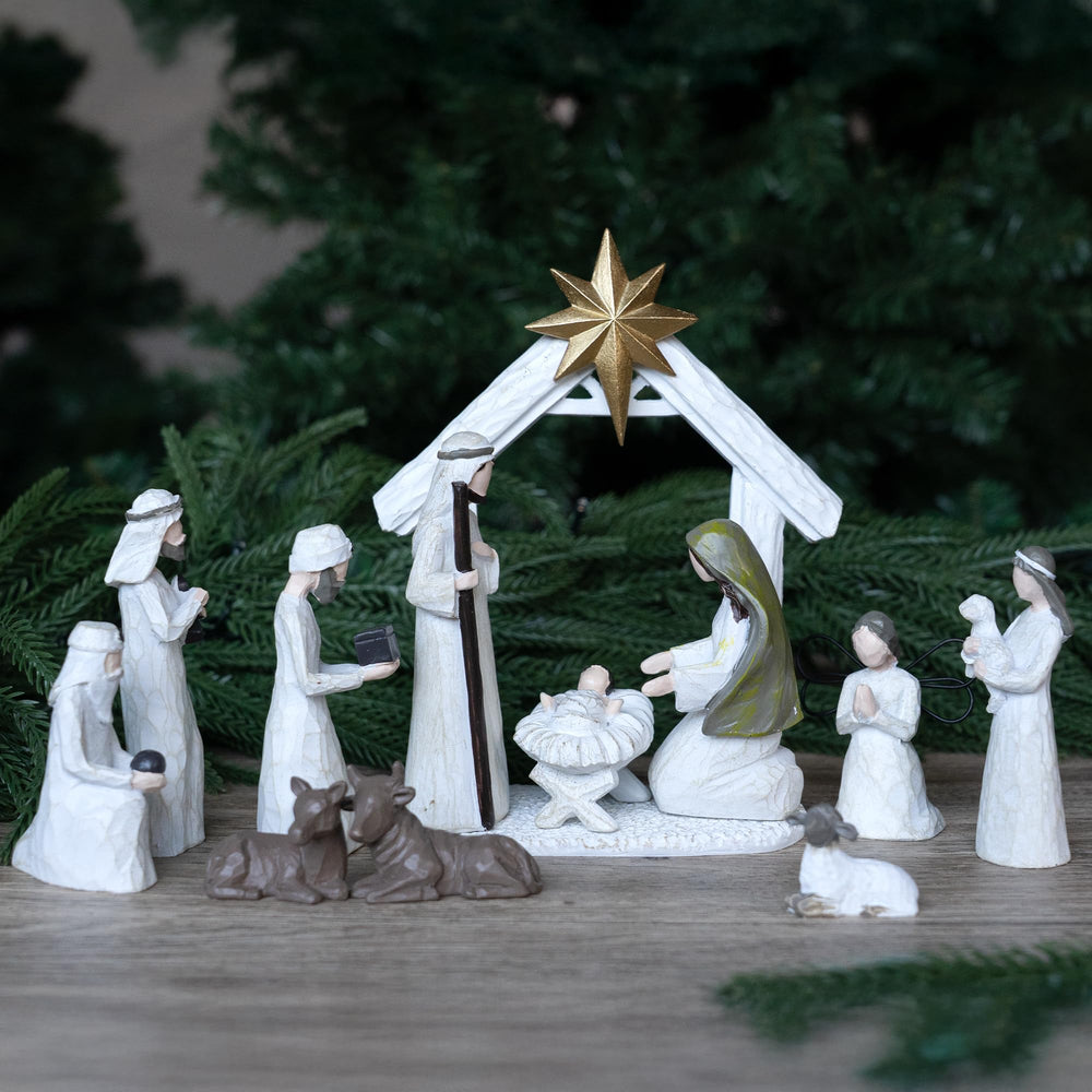 NEROSUN crèche disposée sur table de Noël, crée une ambiance traditionnelle apaisante